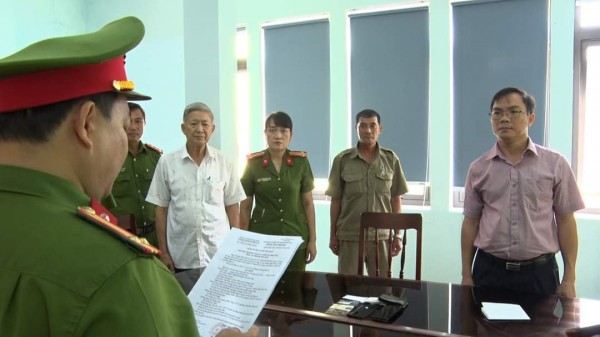 Bắt giam 2 cán bộ lãnh đạo thuộc BQL Khu kinh tế Dung Quất và các KCN Quảng Ngãi