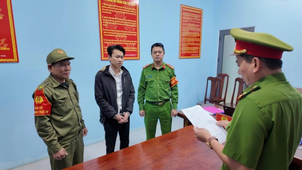 Bắt giam người đàn ông gây rối, hành hung người khác sau va chạm giao thông