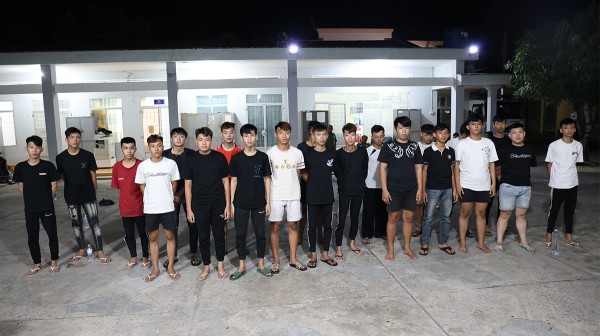 Bắt giữ 33 thanh niên dùng hung khí, bom xăng đánh nhau ở Rạch Giá