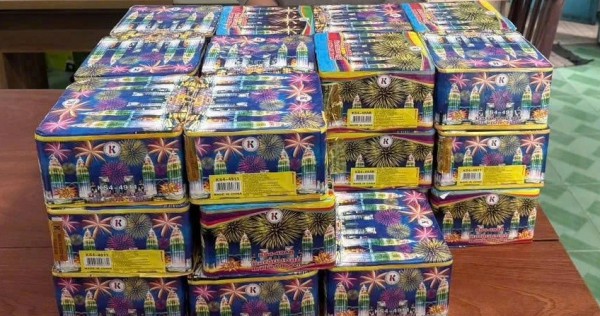 Bắt giữ người phụ nữ vận chuyển, tàng trữ pháo nổ tại TP.HCM