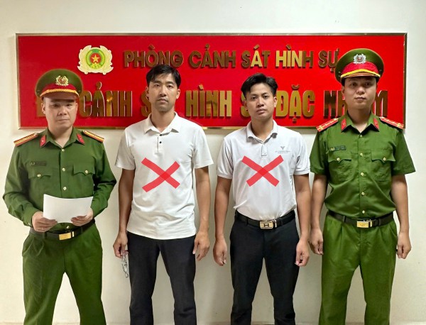 Bắt giữ nhóm quản trị fanpage chuyên cưỡng đoạt tài sản Bắt giữ nhóm quản trị fanpage chuyên cưỡng đoạt tài sản