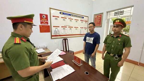 Bắt một phó phòng ngân hàng để điều tra vụ lừa đảo 4,8 tỉ đồng