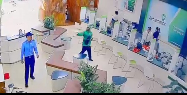 Bắt nghi phạm cướp ngân hàng tại Gia Lai Bắt nghi phạm cướp ngân hàng tại Gia Lai