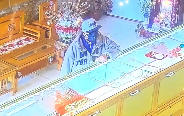 Bắt nghi phạm cướp tiệm vàng ở chợ Nhân Cơ, Lâm Đồng Bắt nghi phạm cướp tiệm vàng ở chợ Nhân Cơ, Lâm Đồng