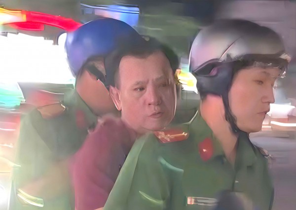 Bắt nghi phạm giết người tình rồi giả vờ nhảy cầu ở Tây Ninh Bắt nghi phạm giết người tình rồi giả vờ nhảy cầu ở Tây Ninh