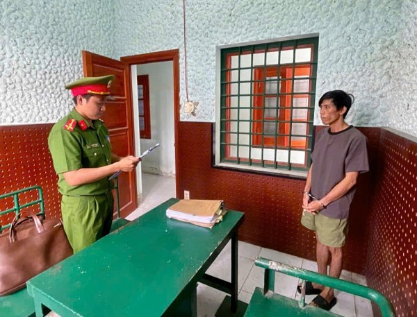 Bắt nghi phạm trộm tiền, vàng trị giá hàng tỉ đồng của 'vợ hờ' Bắt nghi phạm trộm tiền, vàng trị giá hàng tỉ đồng của 'vợ hờ'