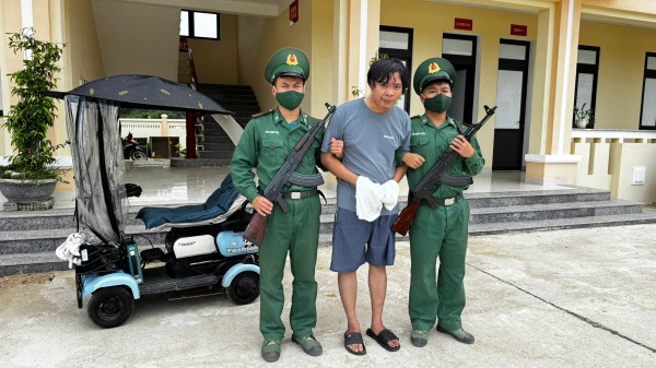 Bắt người đàn ông vừa mãn hạn tù lại tiếp tục làm tiền giả Bắt người đàn ông vừa mãn hạn tù lại tiếp tục làm tiền giả