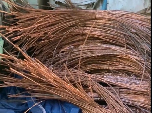 Bắt nhóm chuyên cắt trộm dây cáp điện các công trình ở Gia Lai