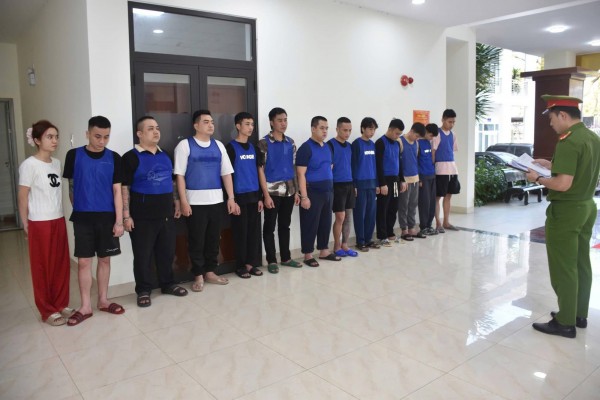 Bắt nhóm lừa đảo từ Campuchia về Việt Nam đón tết: Thủ đoạn 'rửa tiền' ra sao?