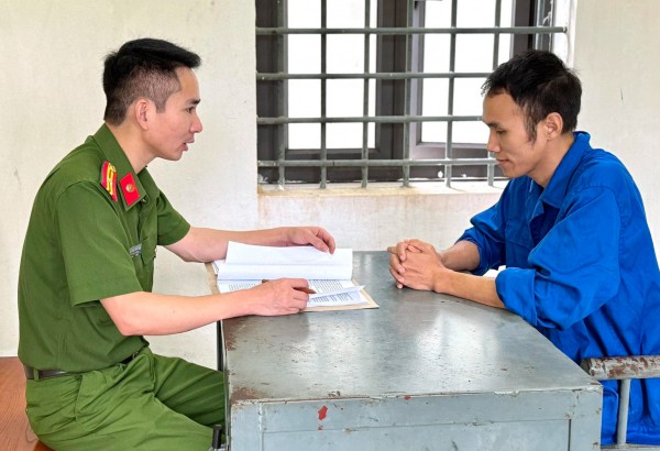 Bắt quản trị viên Facebook 'Luật giao thông và An toàn giao thông' Bắt quản trị viên Facebook 'Luật giao thông và An toàn giao thông'