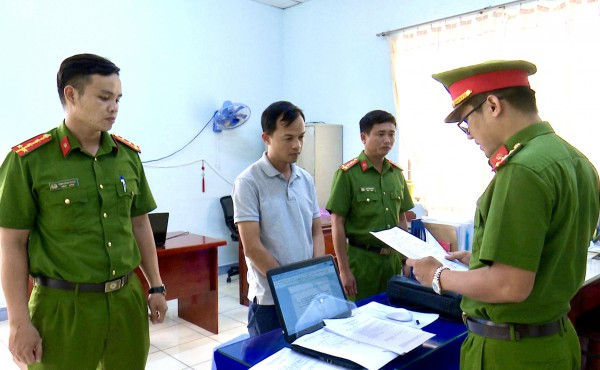 Bắt tạm giam Trưởng phòng Kế hoạch Tài chính Sở Y tế Bạc Liêu