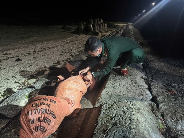 Bắt tạm giam chủ tàu cá tàng trữ 95 kg thuốc nổ để khai thác hải sản Bắt tạm giam chủ tàu cá tàng trữ 95 kg thuốc nổ để khai thác hải sản