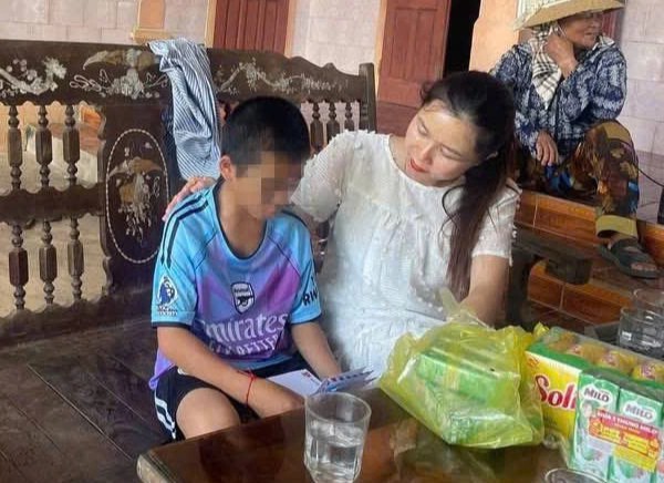 Bé trai nghi bị mẹ kế và bố đẻ đánh phải nhập viện điều trị Bé trai nghi bị mẹ kế và bố đẻ đánh phải nhập viện điều trị