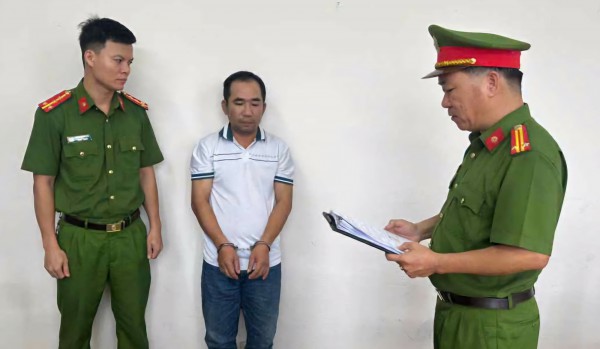 Bị bắt tạm giam vì đâm bạn nhậu Bị bắt tạm giam vì đâm bạn nhậu