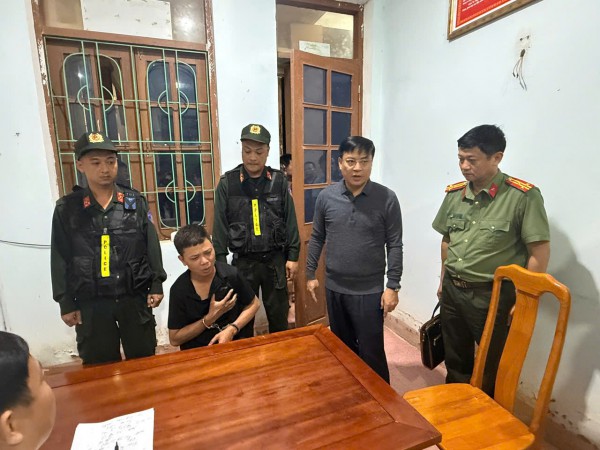 Bị can bắn chết tài xế taxi và mẹ vợ ở Quảng Trị bị khởi tố 3 tội Bị can bắn chết tài xế taxi và mẹ vợ ở Quảng Trị bị khởi tố 3 tội