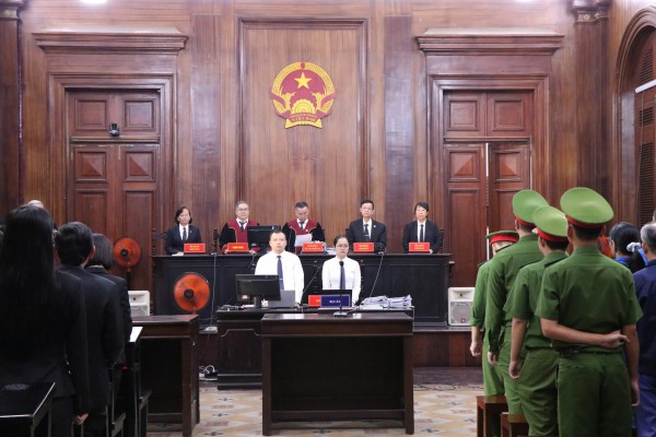 Bị cáo Nguyễn Thị Thanh Nhàn và AIC liên đới bồi thường hơn 75 tỉ đồng Bị cáo Nguyễn Thị Thanh Nhàn và AIC liên đới bồi thường hơn 75 tỉ đồng