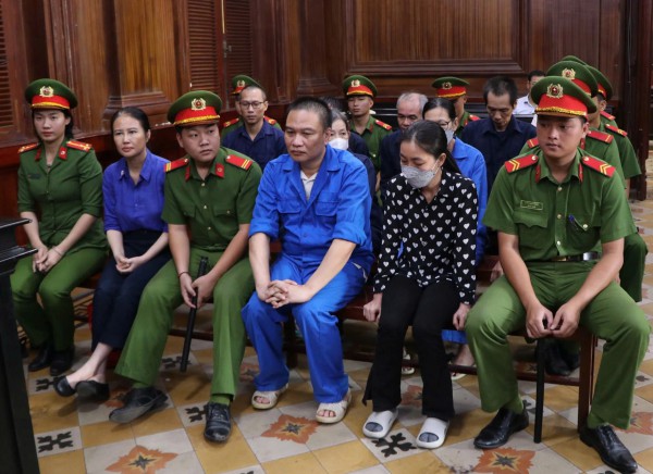 Bị cáo Nguyễn Thị Thanh Nhàn và AIC liên đới bồi thường hơn 75 tỉ đồng Bị cáo Nguyễn Thị Thanh Nhàn và AIC liên đới bồi thường hơn 75 tỉ đồng