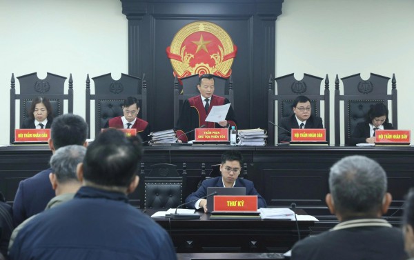 Bị cáo buộc nhận hối lộ 47 tỉ, cựu viện trưởng nói 'nhận tiền thụ động'