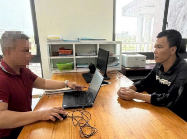 Bị truy nã toàn quốc, hai bị can ở Cà Mau ra công an đầu thú