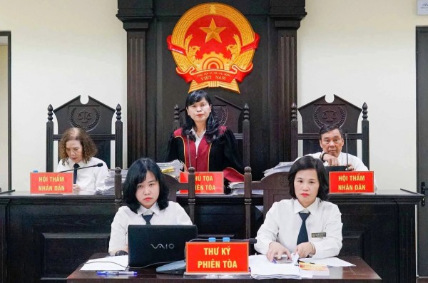 Bị xét xử vì lạm thu tiền học thêm 13 năm trước, cựu hiệu trưởng khai gì?