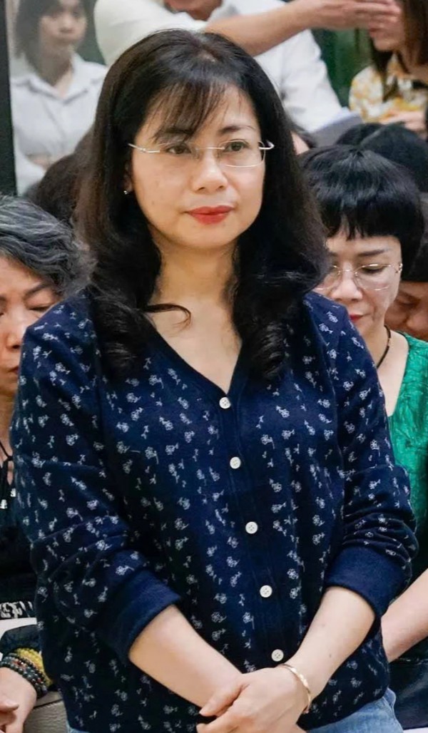 Bị xét xử vì lạm thu tiền học thêm 13 năm trước, cựu hiệu trưởng khai gì?