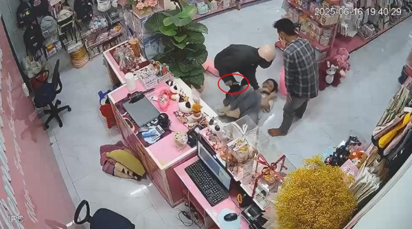 Bình Phước: Bắt giữ 2 nghi phạm cướp tài sản ở cửa hàng quà tặng