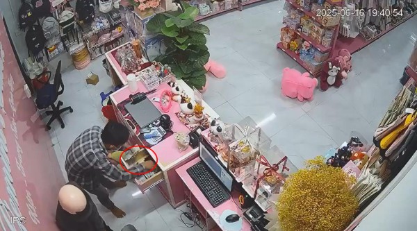 Bình Phước: Bắt giữ 2 nghi phạm cướp tài sản ở cửa hàng quà tặng