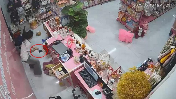 Bình Phước: Bắt giữ 2 nghi phạm cướp tài sản ở cửa hàng quà tặng