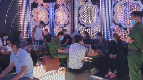 Bình Định: Phát hiện 40 thanh niên sử dụng ma túy trong quán karaoke Dragon