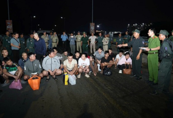 Bóc trần thủ đoạn lừa đảo tinh vi khiến gần 3.000 người 'sập bẫy' Bóc trần thủ đoạn lừa đảo tinh vi khiến gần 3.000 người 'sập bẫy'