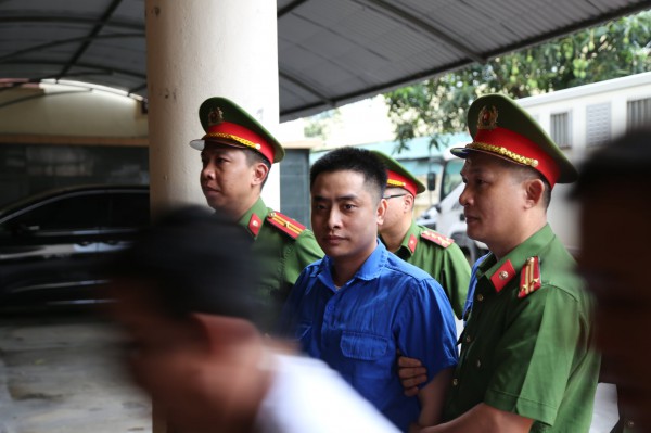 Bùi Đình Khánh hầu tòa