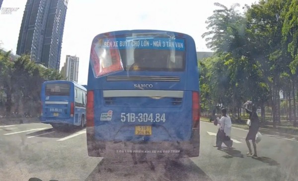 CSGT TP.HCM xử lý tài xế xe buýt dừng giữa đường đón khách CSGT TP.HCM xử lý tài xế xe buýt dừng giữa đường đón khách
