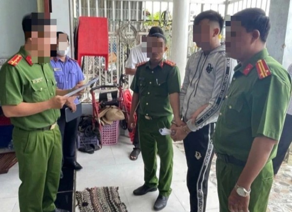 Cà Mau: Bắt giam thiếu niên 17 tuổi dùng dao tự chế cố ý gây thương tích