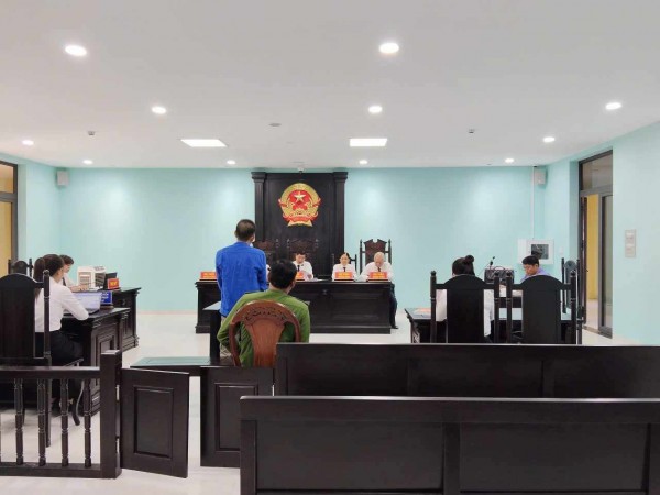 Cà Mau: Hai bị cáo hiếp dâm trẻ em lãnh án