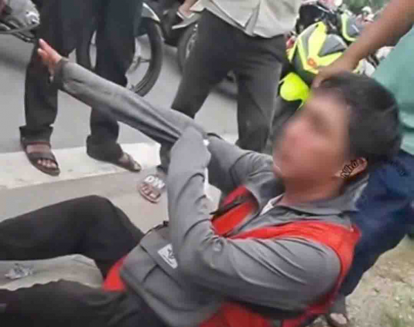 Cà Mau: Xác minh clip shipper bị hành hung vì 'không cho khách kiểm tra hàng'