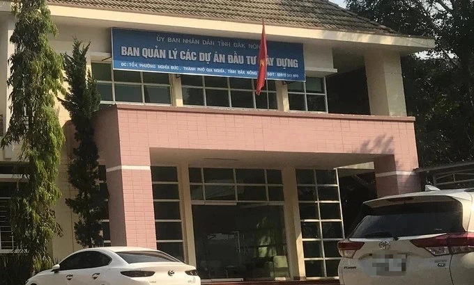 Cách chức Phó giám đốc Ban Quản lý dự án vì bằng đại học không hợp pháp