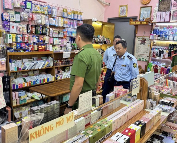 Cần Thơ: Thu giữ hơn 500 sản phẩm không rõ nguồn gốc tại cửa hàng mỹ phẩm