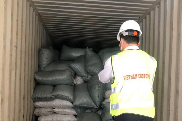 Cận cảnh gần 7 tấn vảy tê tê, ngà voi nhập lậu từ Nigeria về Đà Nẵng