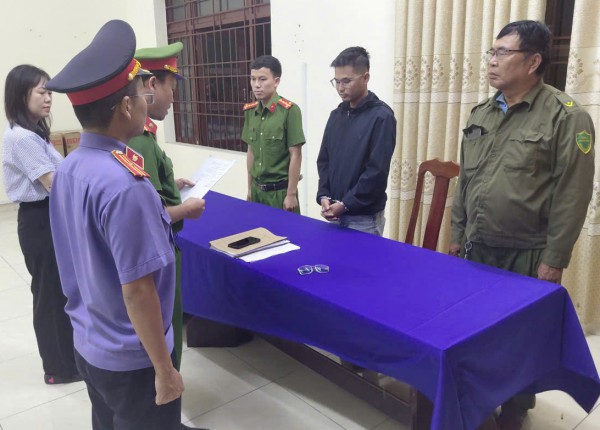 Cháy ô tô khi đổ xăng khiến 2 người tử vong: Bắt tạm giam tài xế