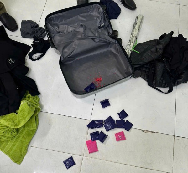 Công an TP.HCM bắt 2 nghi phạm tàng trữ ma túy số lượng lớn Công an TP.HCM bắt 2 nghi phạm tàng trữ ma túy số lượng lớn