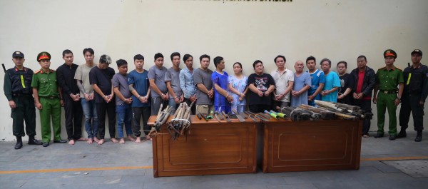 Công an TP.HCM bắt băng nhóm 'xã hội đen' ở Chành cua 46 Công an TP.HCM bắt băng nhóm 'xã hội đen' ở Chành cua 46