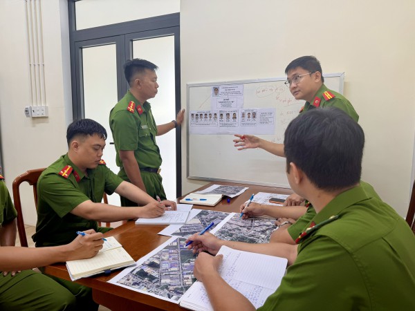 Công an TP.HCM bắt băng nhóm 'xã hội đen' ở Chành cua 46 Công an TP.HCM bắt băng nhóm 'xã hội đen' ở Chành cua 46