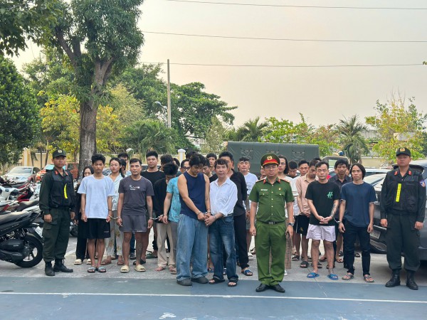 Công an TP.HCM bắt ca sĩ Long Nhật và Sơn Ngọc Minh liên quan đến ma túy