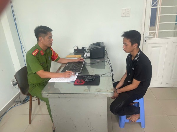 Công an TP.HCM bắt kẻ nhẫn tâm cướp giật vé số của bà cụ khuyết tật