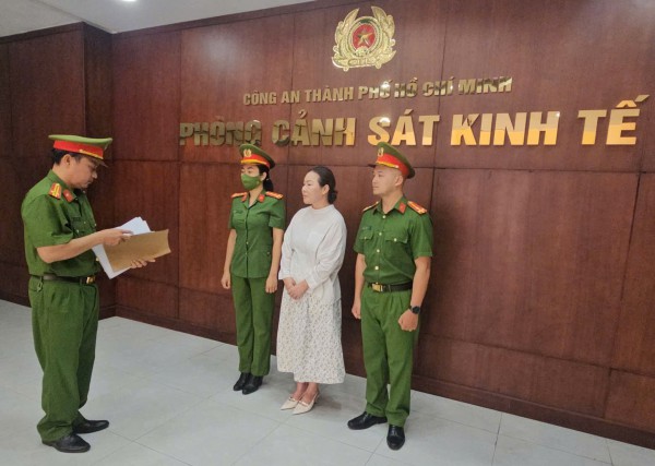 Công an TP.HCM bắt nữ Giám đốc Công ty Đảo Vàng Nguyễn Ngọc Tiền Công an TP.HCM bắt nữ Giám đốc Công ty Đảo Vàng Nguyễn Ngọc Tiền