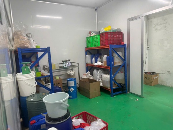 Công an TP.HCM bóc trần đường dây 'hô biến' kem trộn thành hàng ngoại Công an TP.HCM bóc trần đường dây 'hô biến' kem trộn thành hàng ngoại