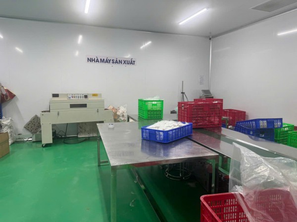 Công an TP.HCM bóc trần đường dây 'hô biến' kem trộn thành hàng ngoại Công an TP.HCM bóc trần đường dây 'hô biến' kem trộn thành hàng ngoại