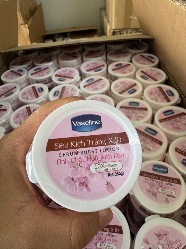 Công an TP.HCM bóc trần đường dây 'hô biến' kem trộn thành hàng ngoại Công an TP.HCM bóc trần đường dây 'hô biến' kem trộn thành hàng ngoại