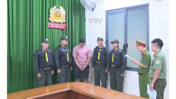 Công an TP.HCM công bố vụ 2 nghi phạm nổ súng giết người tại phường Bến Thành Công an TP.HCM công bố vụ 2 nghi phạm nổ súng giết người tại phường Bến Thành