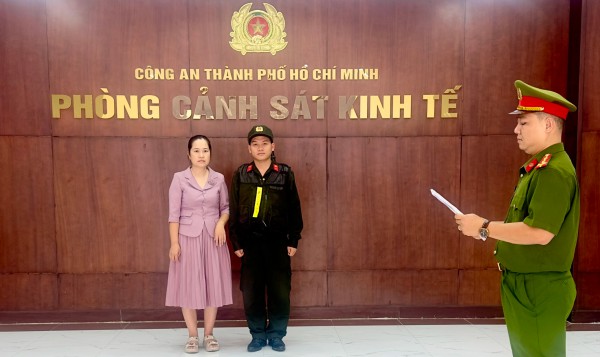 Công an TP.HCM khởi tố chủ Vải áo dài Đất Lành dùng AI đạo nhái thiết kế